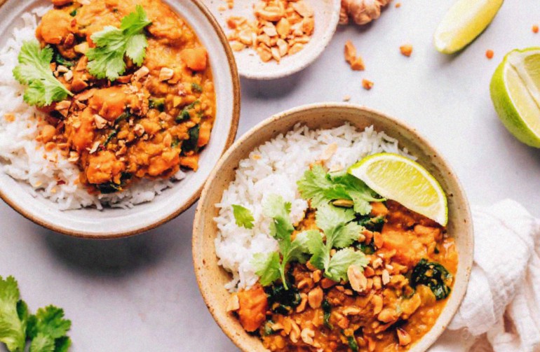 Creamy Satay Sweet Potato Lentil Curry: A Flavorful Delight!