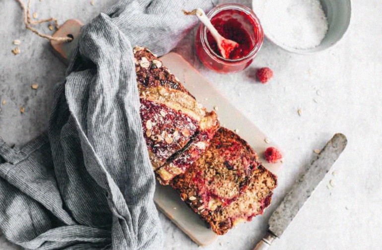 The Irresistible Vegan Banana Bread: A Sugar-Free Delight!