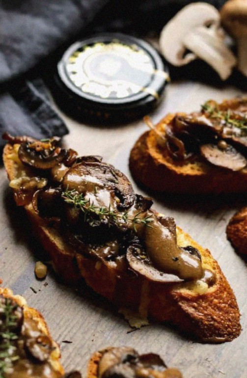 Easy Vegan Mushroom Crostini