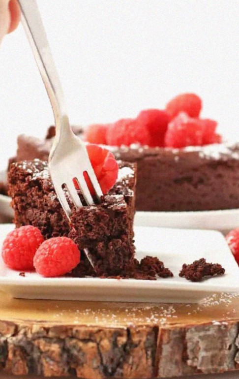 Decadent Delight: Flourless Chocolate Cake